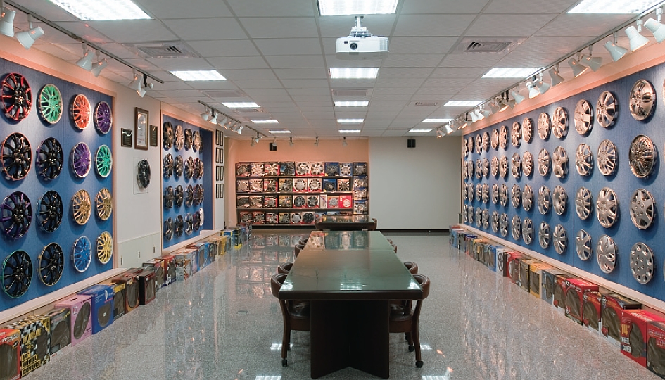 Flagship wheel cover showroom